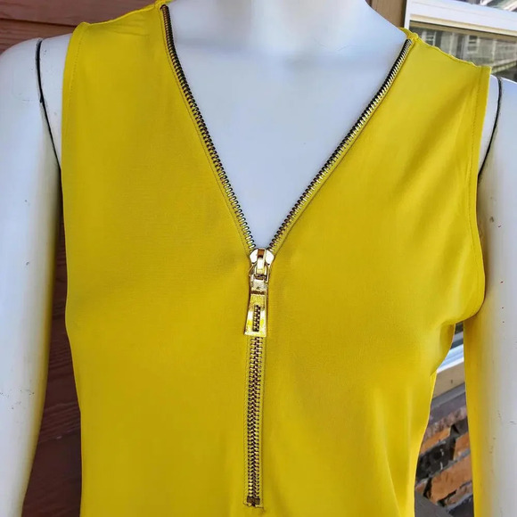 NWT Carmen Marc Valvo Sleeveless Front-Zip Top Yellow Size Medium - Picture 7 of 15